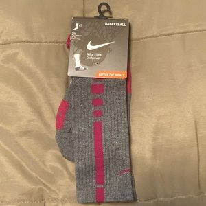 Nike Elite Cushioned Baksetball Socks Gray Men’s 8-12